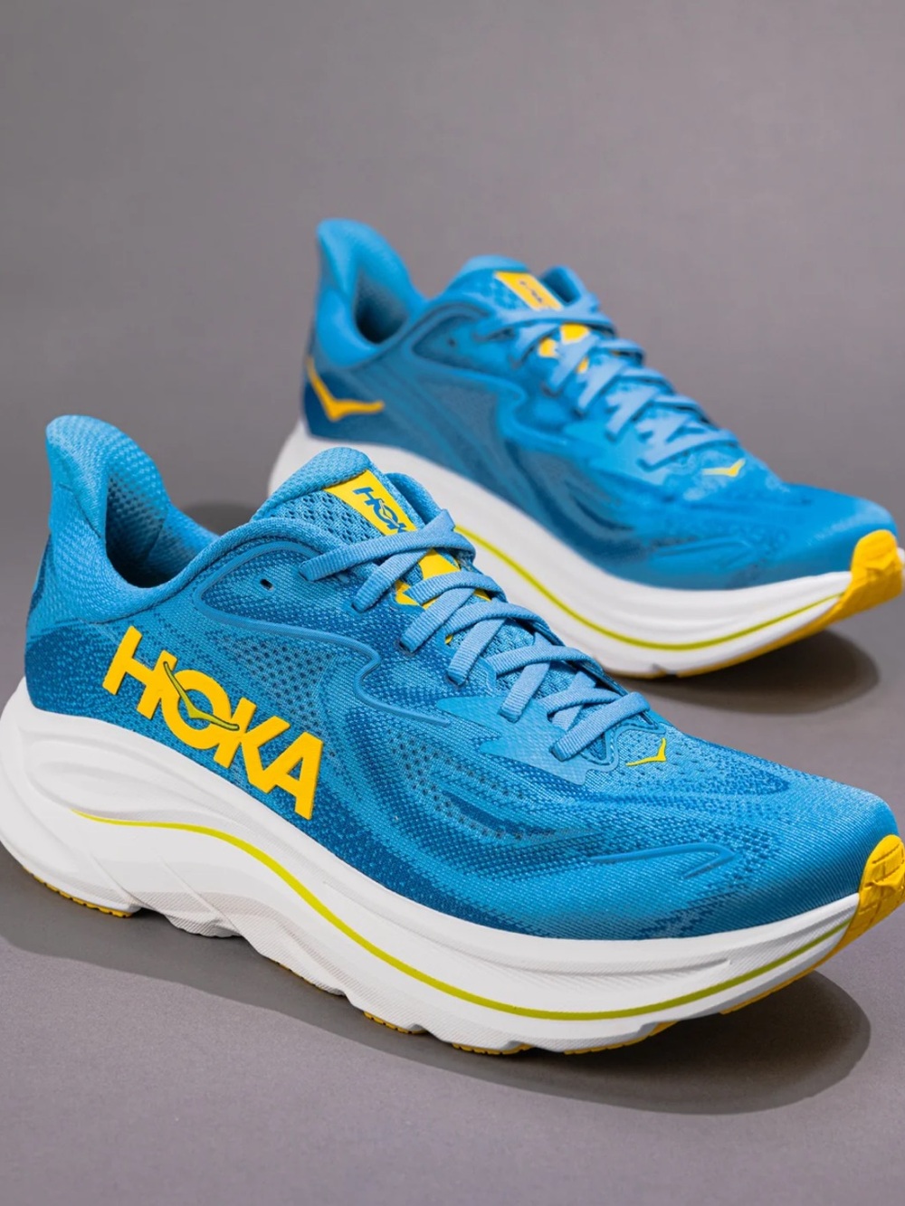 Hoka Clifton 10 men size 9 2E Blue and Yellow Athletic Running Shoes